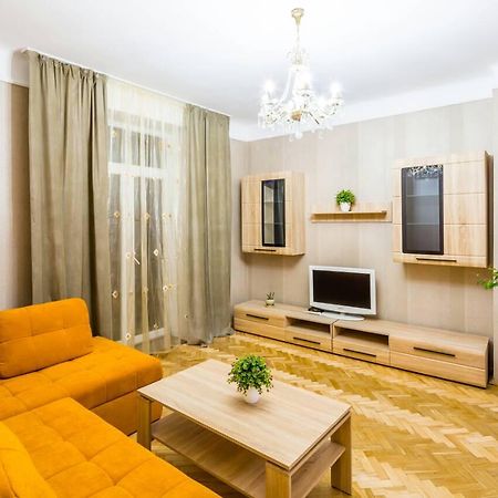 Apartments In The Center Львов Экстерьер фото